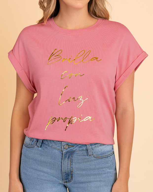 Camiseta manga corta con estampado con relieve