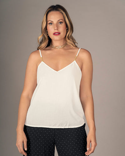 Camiseta con accesorio decorativo en cargaderas#color_018-marfil