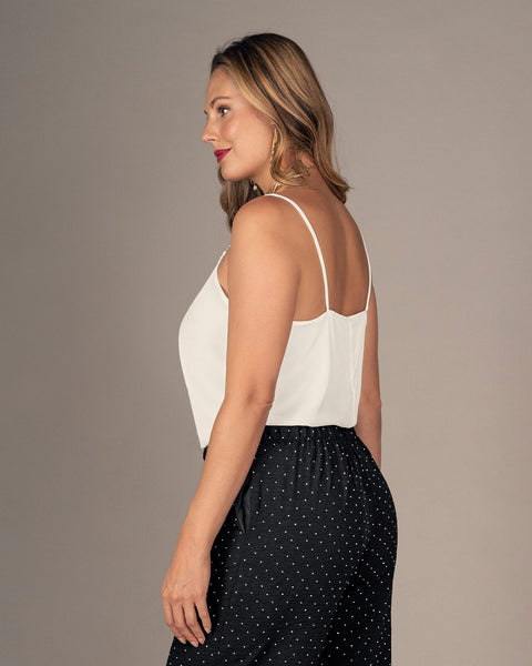 Camiseta con accesorio decorativo en cargaderas#color_018-marfil