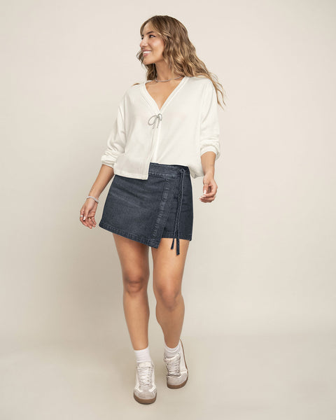 Buzo manga larga con accesorio decorativo en frente#color_018-marfil