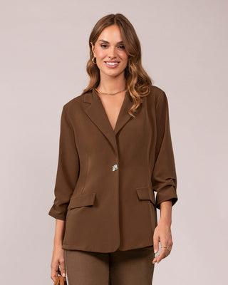 Blazer oversized con botón funcional en frente#color_c24-cafe-medio