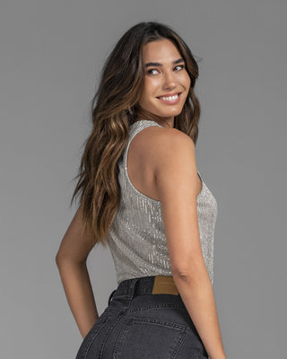 Blusa manga sisa con transparencia y brillo#color_708-plateado