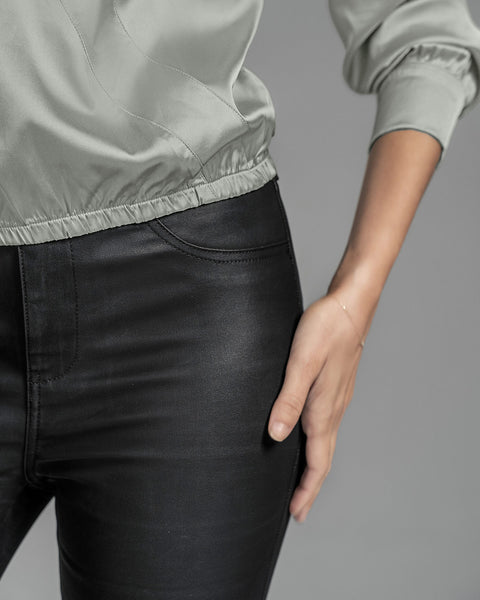 Blusa manga larga en tela tipo satín