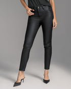 Pantalón skinny en tela tipo cuero#color_700-negro