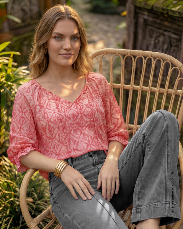 Blusa estampada manga 3/4 con elástico y bolero en puños
