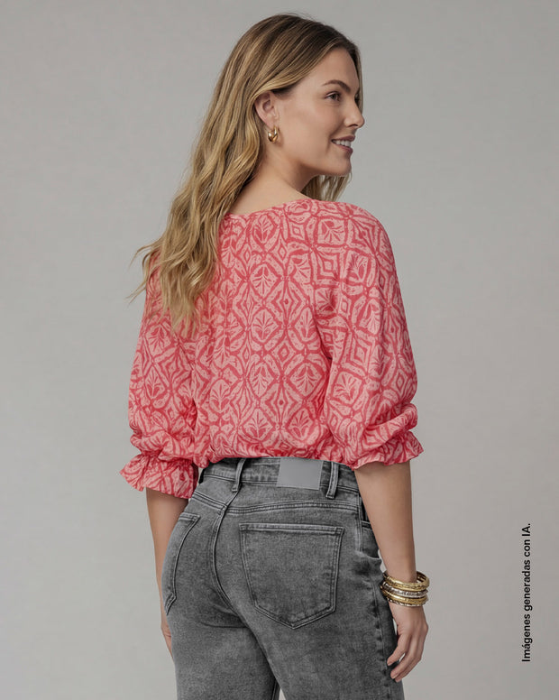 Blusa estampada manga 3/4 con elástico y bolero en puños