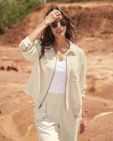 Chaqueta elaborada en tela tipo lino#color_084-arena-claro