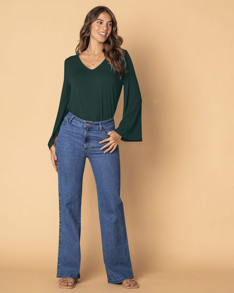 Camiseta básica con mangas tipo campana#color_c44-verde