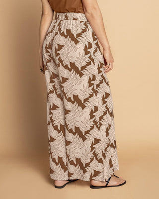 Pantalón amplio estampado#color_145-cafe-oscuro-hojas