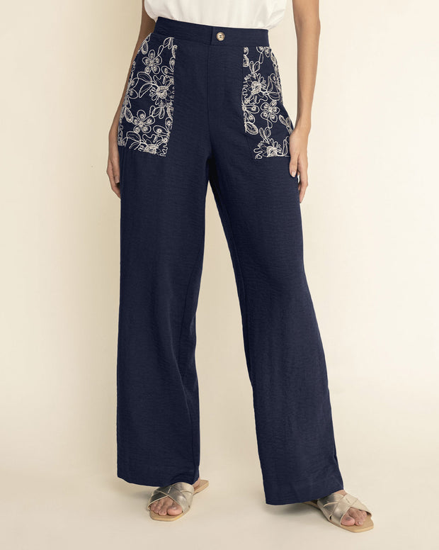 Pantalón bota amplia con bolsillos en tela bordada