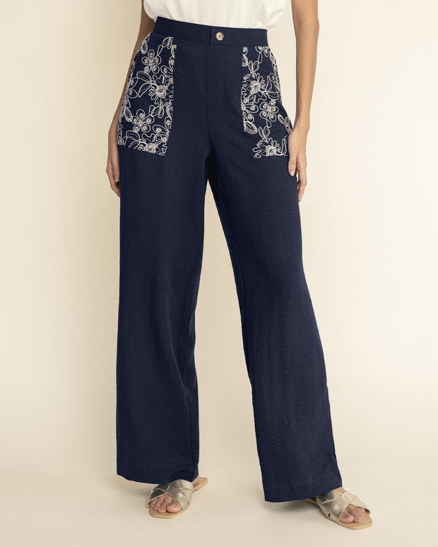 Pantalón bota amplia con bolsillos en tela bordada