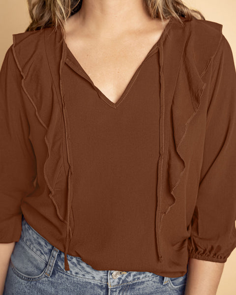 Blusa manga 3/4 con boleros sobrepuestos en frente#color_831-cafe-oscuro