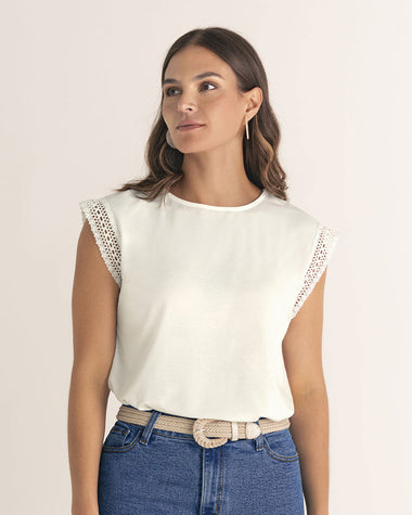 Camiseta con detalles en mangas#color_018-marfil