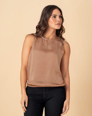 Blusa manga sisa de cuello alto en satín craquelado#color_089-champana