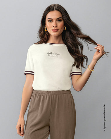 Camiseta con detalle de líneas en contraste en manga y cuello#color_018-marfil