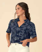 Camisa manga corta cuello nerú de silueta amplia#color_086-fondo-azul-oscuro