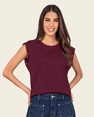 Camiseta con ojaletes metálicos en mangas#color_c37-vino