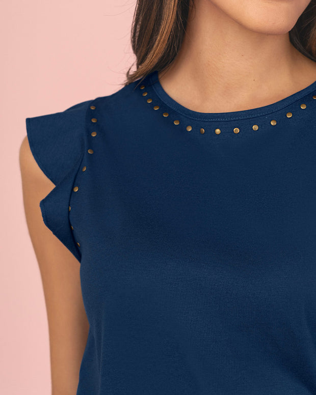 Camiseta con taches en cuello y sisa