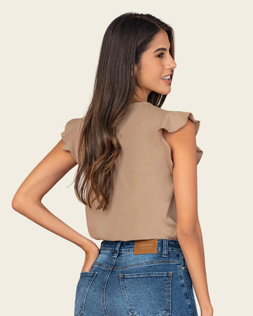 Camiseta con taches en cuello y sisa#color_c54-arena