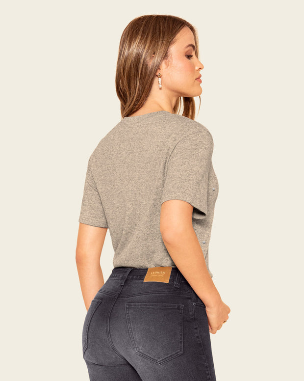 Camiseta manga corta con apliques de perlas