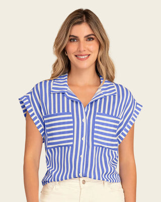 Blusa manga corta con bolsillos en frente#color_047-raya-azul-claro