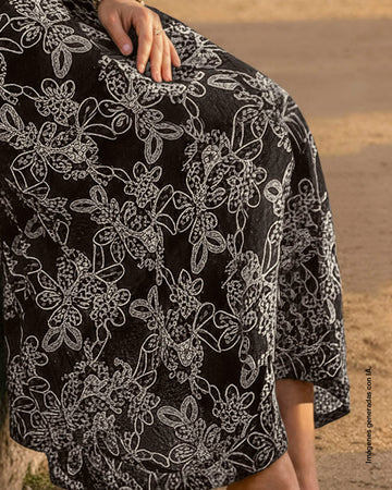 Vestido largo en tela bordada#color_700-negro