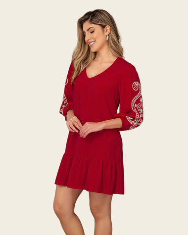 Vestido corto con estampado en mangas#color_c35-rojo-oscuro