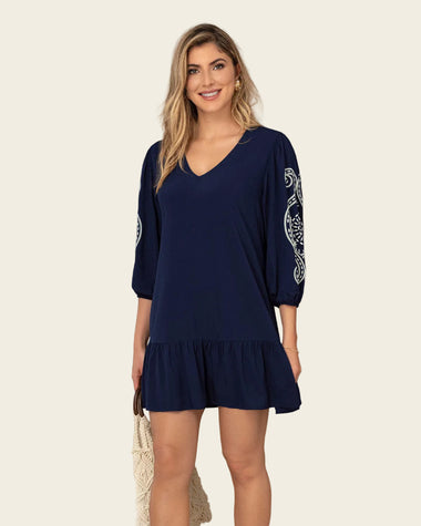 Vestido corto con estampado en mangas#color_c42-azul-oscuro
