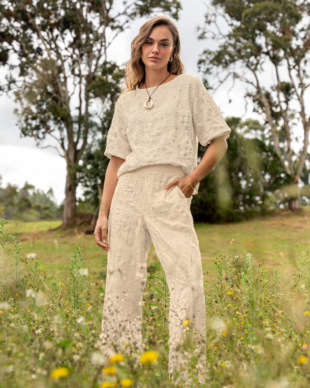 Pantalón bota recta en tela bordada