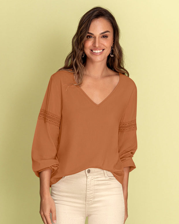 Blusa con detalle tipo encaje en mangas