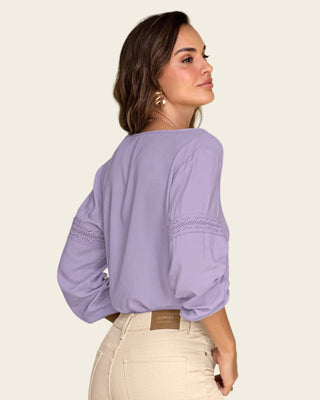 Blusa con detalle tipo encaje en mangas#color_c51-lila