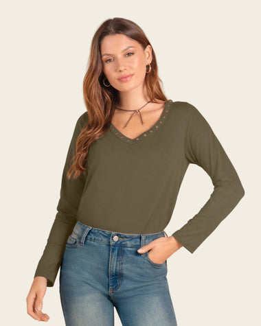 Camiseta manga larga con taches en cuello#color_c46-verde