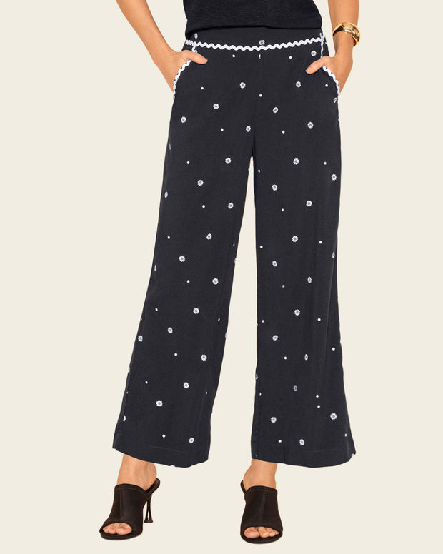 Pantalón bota ancha con detalles en contraste