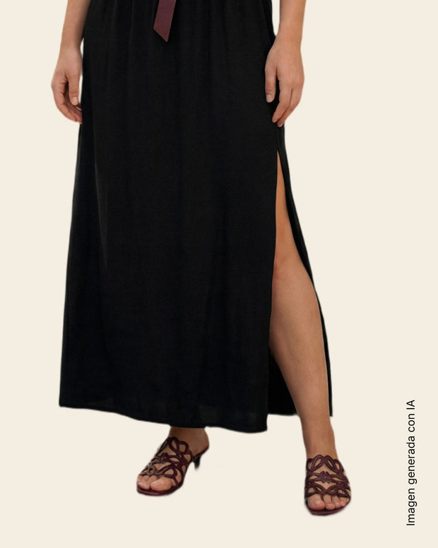 Vestido largo con cintura marcada y bordados en escote