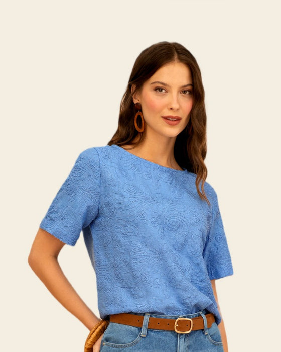 Blusa manga corta con bordado en relieve#color_022-azul-claro