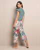 Pantalón largo con elástico en cintura y jareta funcional#color_145-fondo-rosa-estampado-flores