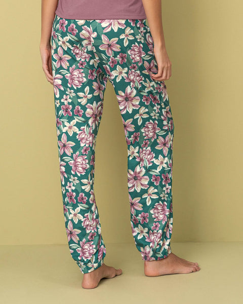 Pantalón tipo jogger de pijama#color_145-estampado-flores-verde