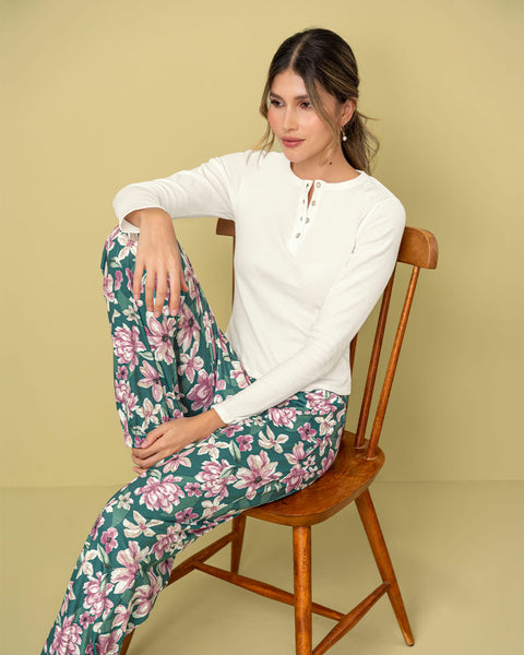 Pantalón tipo jogger de pijama#color_145-estampado-flores-verde