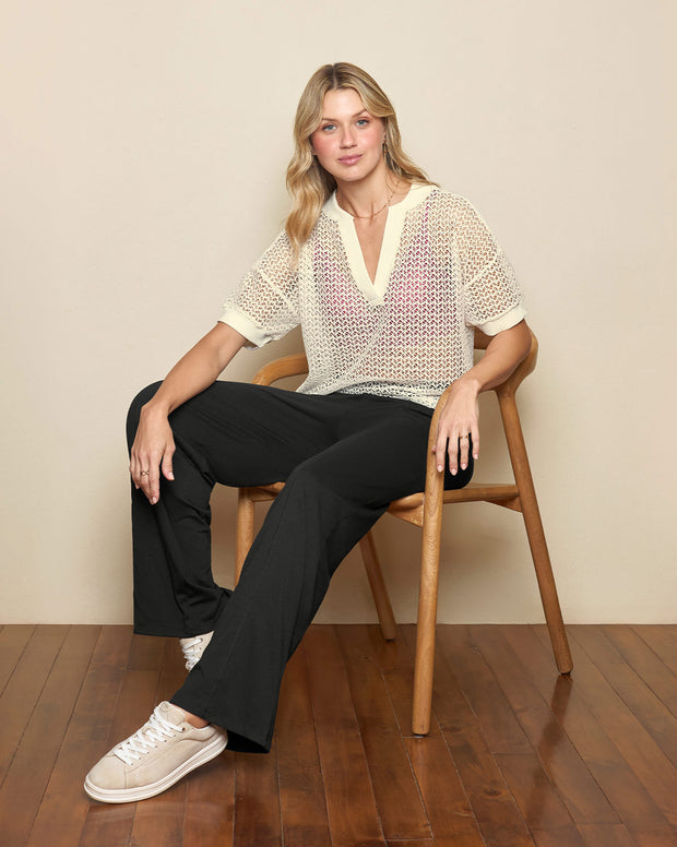 Pantalón bota recta con elástico en cintura y costuras decorativas