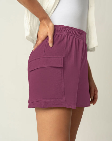 Short corto con bolsillos tipo cargo con tapa#color_337-morado