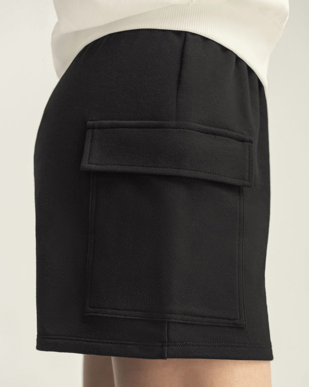 Short corto con bolsillos tipo cargo con tapa