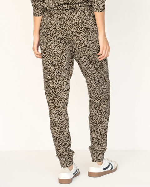 Pantalón tipo jogger estampado#color_225-leopardo