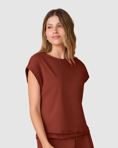 Camiseta manga corta rodada con encaje en ruedo#color_221-terracota