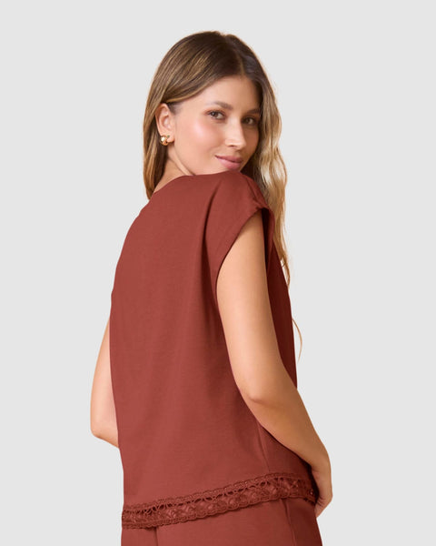 Camiseta manga corta rodada con encaje en ruedo#color_221-terracota