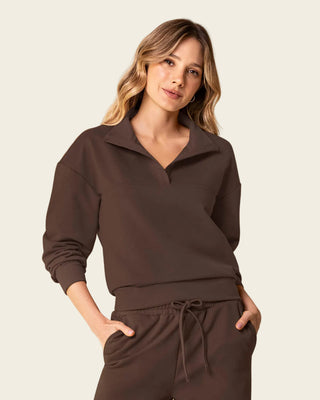 Buzo tipo polo de silueta amplia#color_c23-cafe-chocolate
