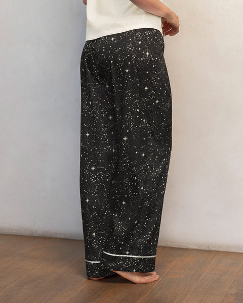 Pantalón largo de silueta amplia#color_008-fondo-negro-estampado