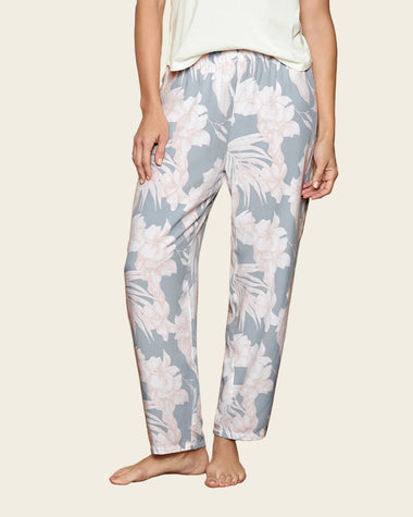 Pantalón estampado de pijama en tejido plano#color_086-estampado-hojas