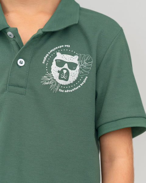 Camiseta tipo polo con perilla funcional para niño#color_198-verde-oliva