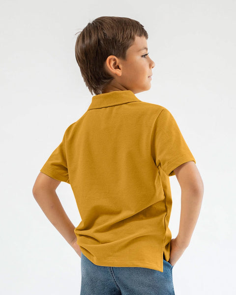 Camiseta tipo polo con perilla funcional para niño#color_847-mostaza