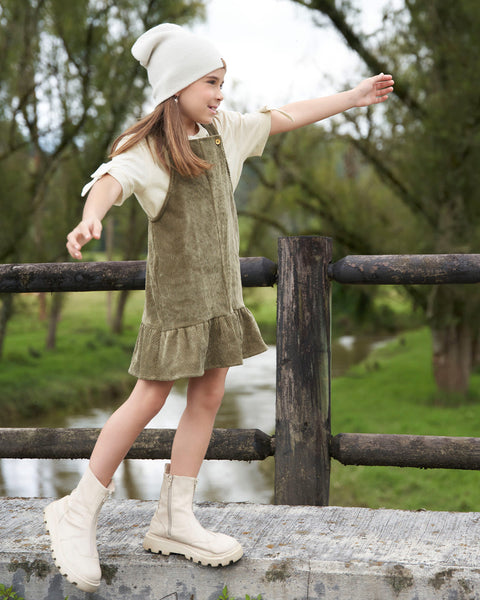 Vestido corto tipo jardinera para niña#color_198-verde